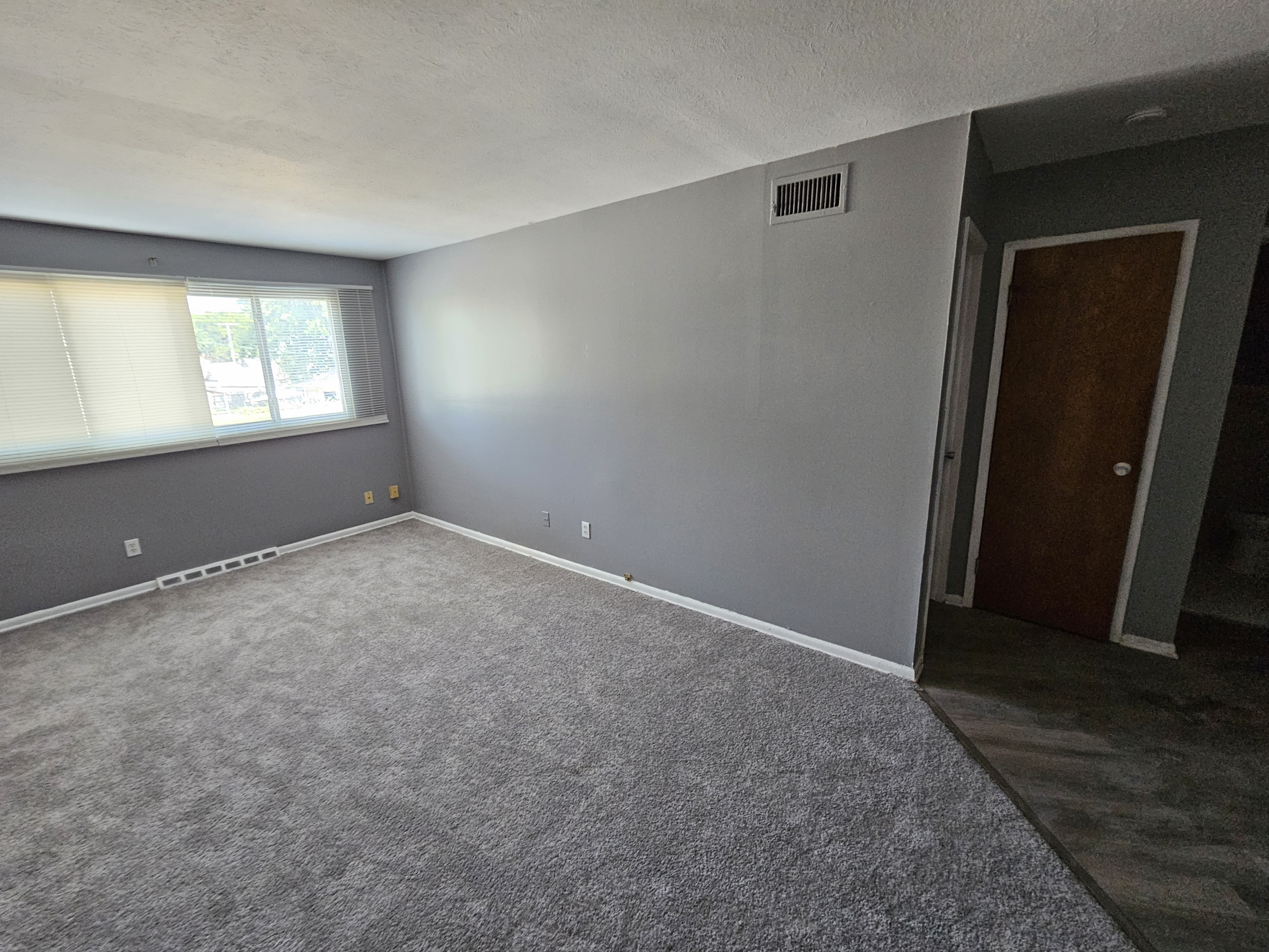 18051 Lakeshore Boulevard - 204